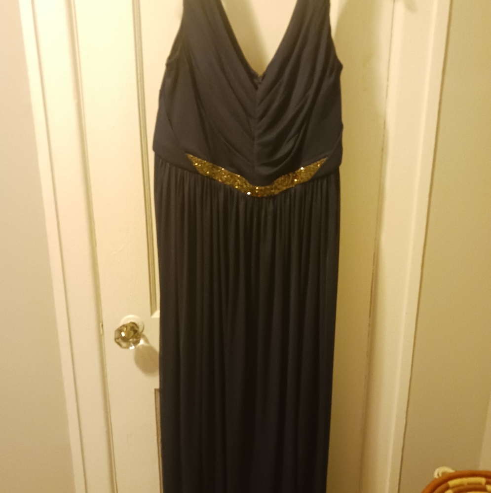 DAVID'S BRIDAL  W11092 Long Mesh Dress with V-Neck and Beaded Waistband - Picture 4 of 6